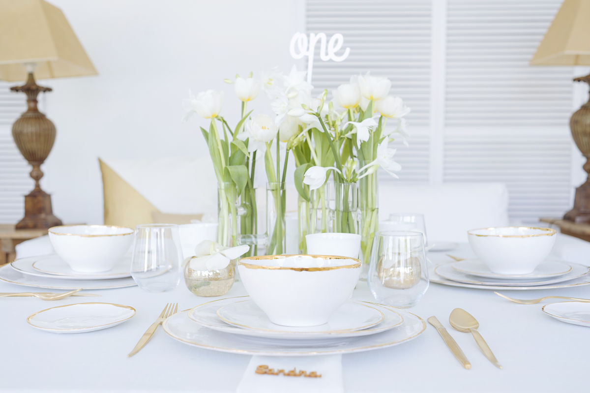 calista-one-lista-de-bodas-online-blog-de-bodas-decoracion-mesa-blanco-y-dorado-1