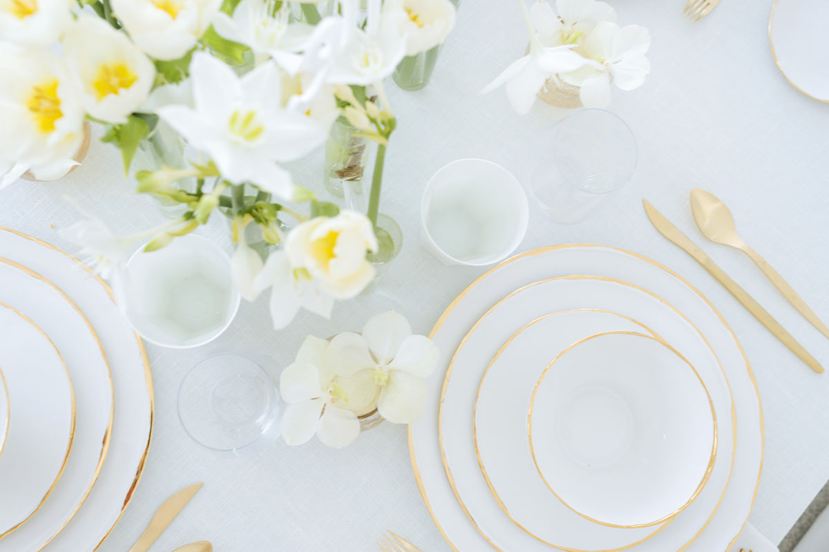 calista-one-lista-de-bodas-online-blog-de-bodas-decoracion-mesa-blanco-y-dorado-5