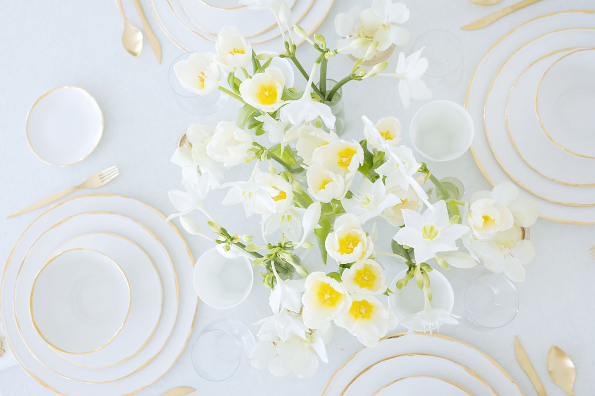 calista-one-lista-de-bodas-online-blog-de-bodas-decoracion-mesa-blanco-y-dorado-8